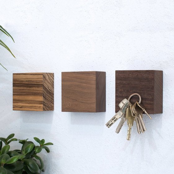 Barre range-clés aimanté en bois de frêne