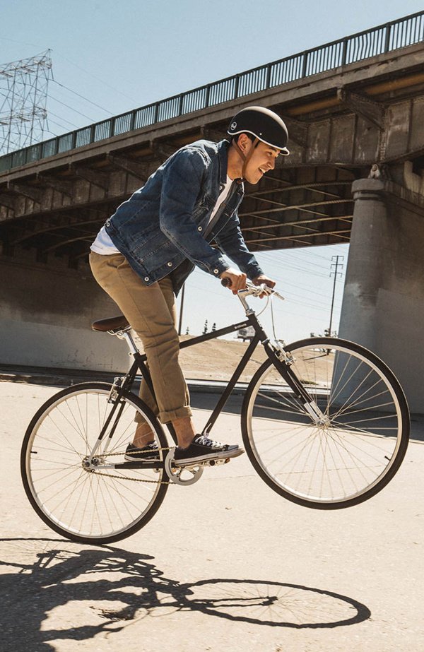 Casque vélo homme chic : être à la mode à vélo